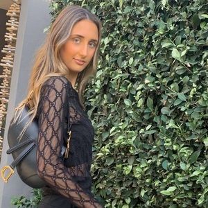 Meet your Posher, Mia